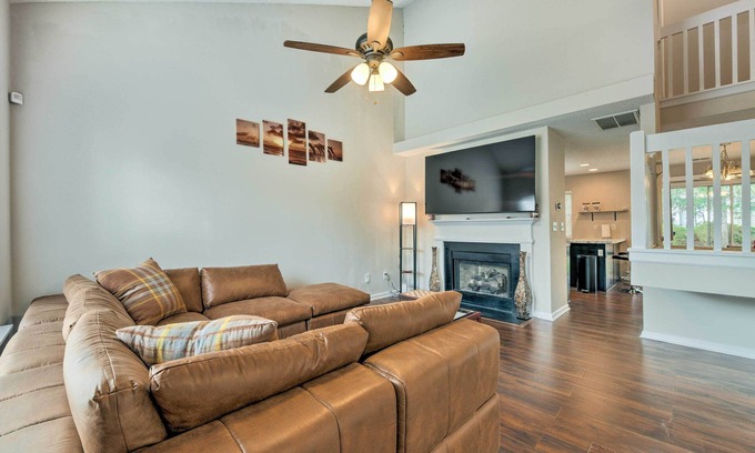 Charlotte House | Chic Charlotte Townhome w/Community Pool
