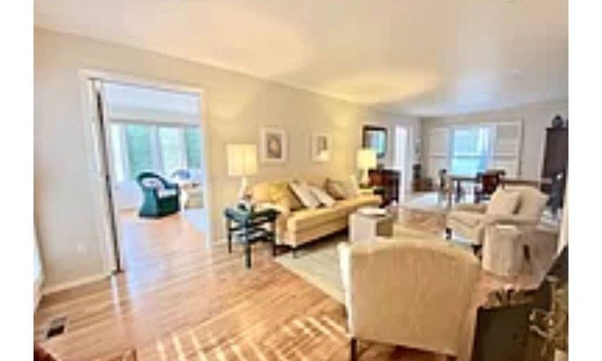 Quogue House | Chic, clean, comfortable Hamptons getaway in gorgeous beach town!