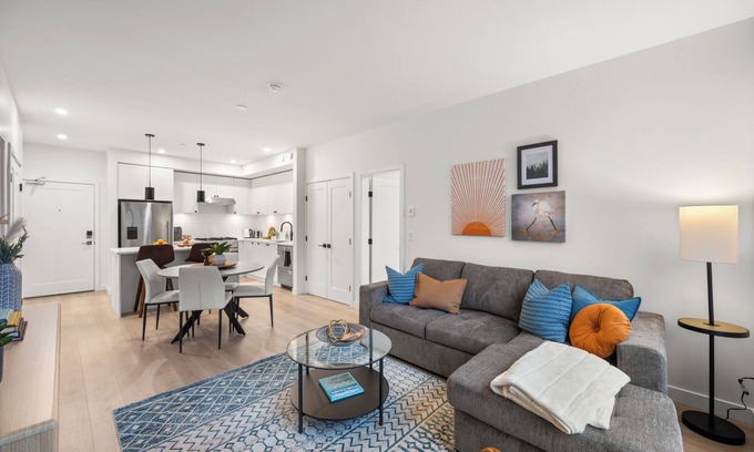 Surrey Apartment | Chic Condo w/Stylish Amenities in White Rock