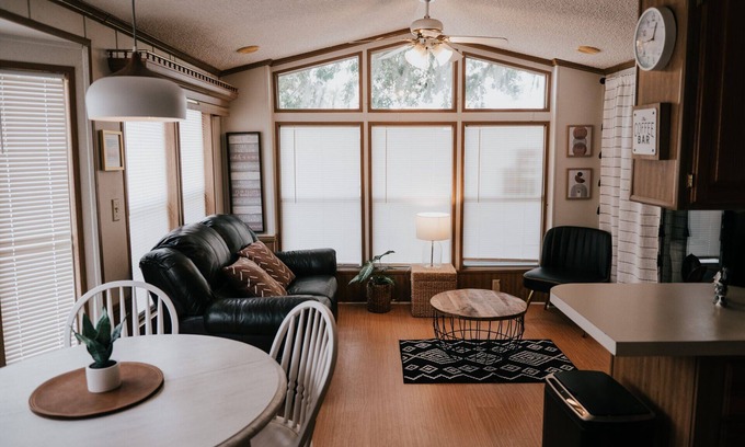 Kissimmee Cottage | Chic Cottage 15 min from Magic Kingdom, lots of amentities!