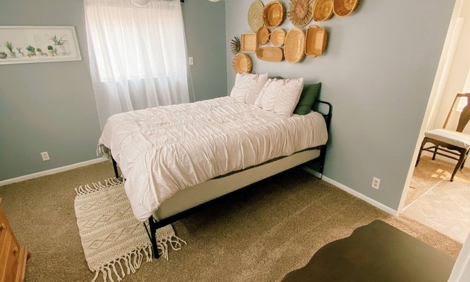 Medford Apartment | Chic & cozy 1 bedroom guest-house