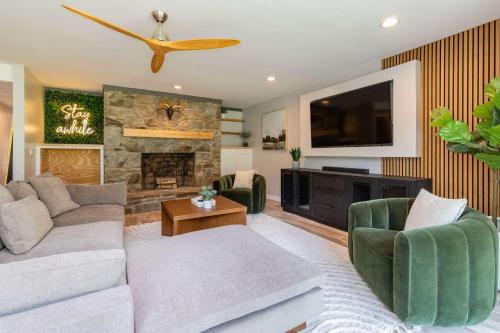 Maggie Valley House | Chic Creekside Bungalow at The Dogwood
