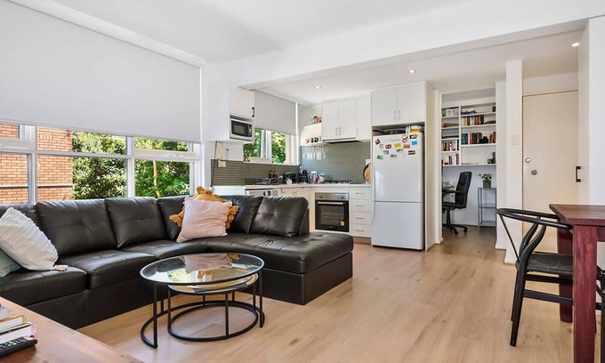 Elwood Apartment | Chic Elwood 1BR Apt with Free Parking