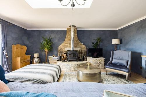 Frome House | Chic Family Barn, edge of Frome + country views