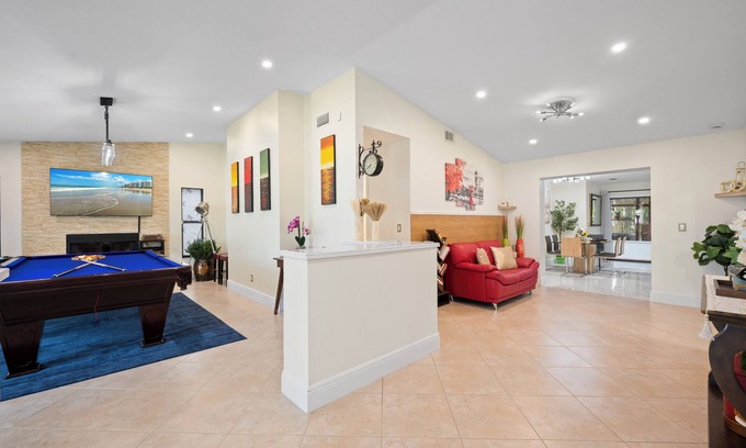Port Saint Lucie House | Chic Family Friendly 4 Bedroom Home with Hot Tub+Pool Table+Game Room+WiFi