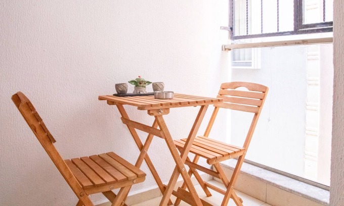 Cigli Apartment | Chic Flat w Balcony, Central Location