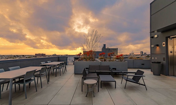 West Los Angeles Apartment | Chic & Functional Coliving Suite UCLA Area