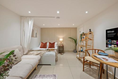 Harrow Road Apartment | Chic Hideaway in Little Venice