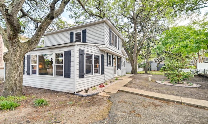 Myrtle Beach House | Chic Historic Myrtle Beach Cottage Steps to Beach