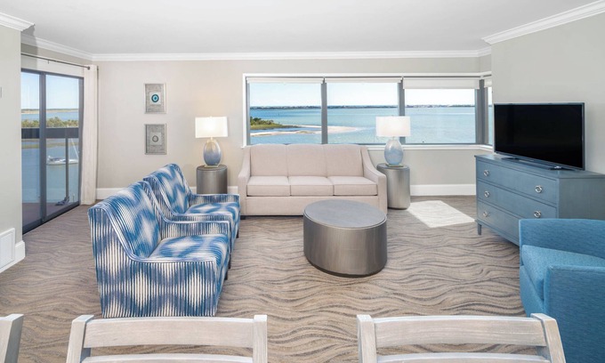 Morehead City Apartment | Chic hotel suite with fitness room and WiFi in beautiful Downtown Morehead City