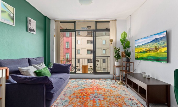 Chippendale Apartment | Chic Inner-City 1 Bedroom with Private Balcony