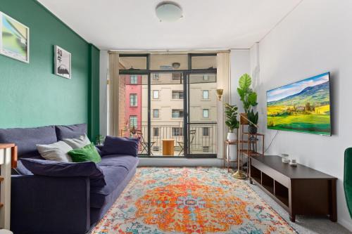 Chippendale Apartment | Chic Inner-City 1 Bedroom with Private Balcony