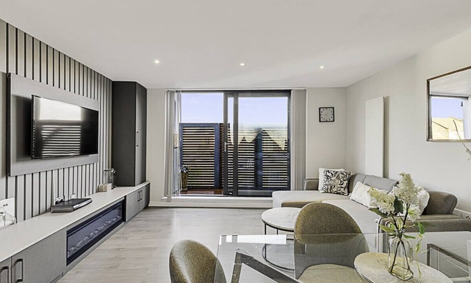 Kensal Green Apartment | Chic Kensal Green Retreat
