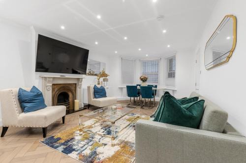 Campden Apartment | Chic Kensington Residence