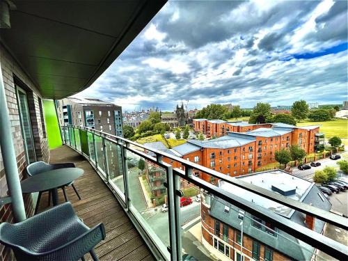 Leeds Apartment | Chic Leeds City Apartment, Free Parking, Balcony