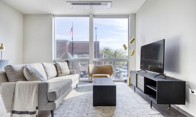 Logan Square Apartment | Chic Logan Square Studio w/Roof Deck & Gym, 1 block to L, by Blueground