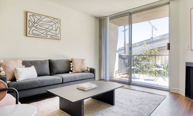Los Feliz Apartment | Chic Los Feliz 1BR w/ Pool, Gym & Lounge, near Observatory, by Blueground