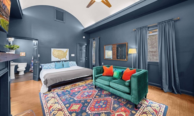 Cherokee Triangle Apartment | Chic Lou Studio | Cozy King Bed + Prime Location!