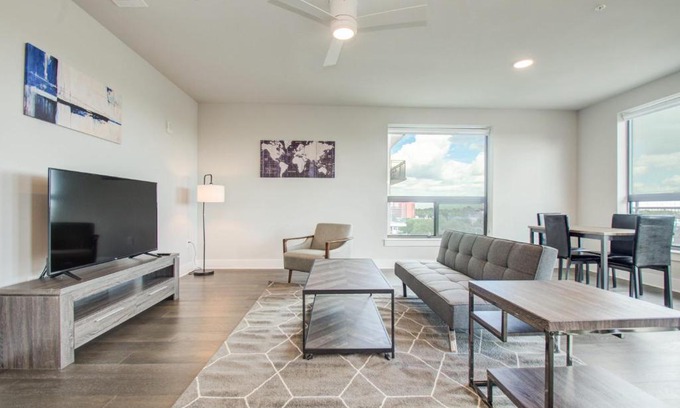 Greater Heights Apartment | Chic Modern 2 BR in Houston Heights by Stay Gia