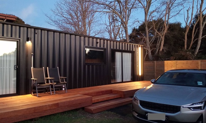 Waitahanui Apartment | Chic modern shipping container a short stroll from Lake Taupo/Waitahanui River.