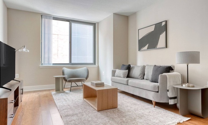 Mount Vernon Triangle Apartment | Chic Mount Vernon 1BR w/Gym & W/D, near Capital One Arena, by Blueground