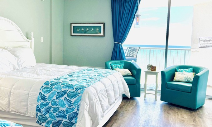 Myrtle Beach Resort | Chic Oceanfront Condo on 11th Floor w/Balcony & Kitchen, Sleeps 4, Resort Pools