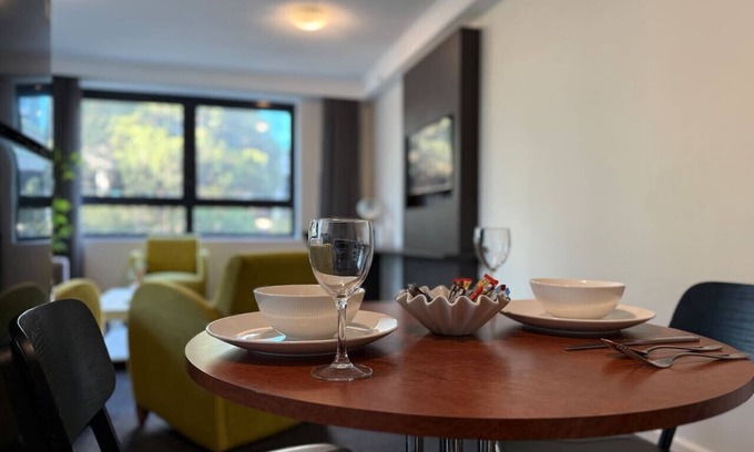 Parramatta Apartment | Chic one bedroom in Parramatta | Pool,Spa & Dining