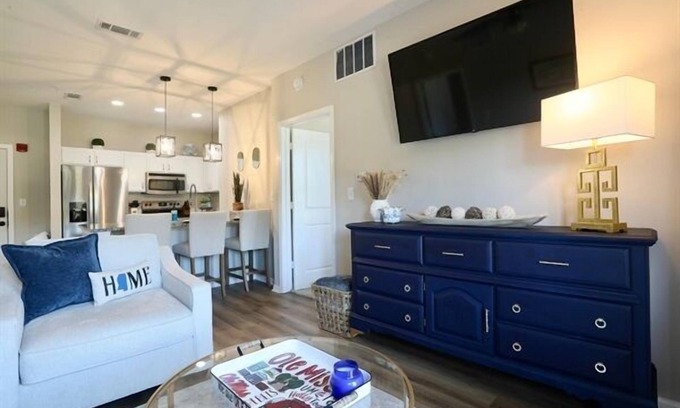 Oxford Condo | Chic Oxford Condo Getaway with 2 Suites!