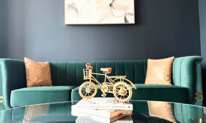 Ballston Apartment | Chic Penthouse Ballston King Bed