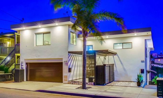 Mission Hills Apartment | Chic Penthouse with Stunning Views: Modern~Clean~Central