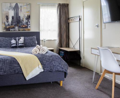 Bishopdale House | Chic Private Studio 5 mins from Airport and shops