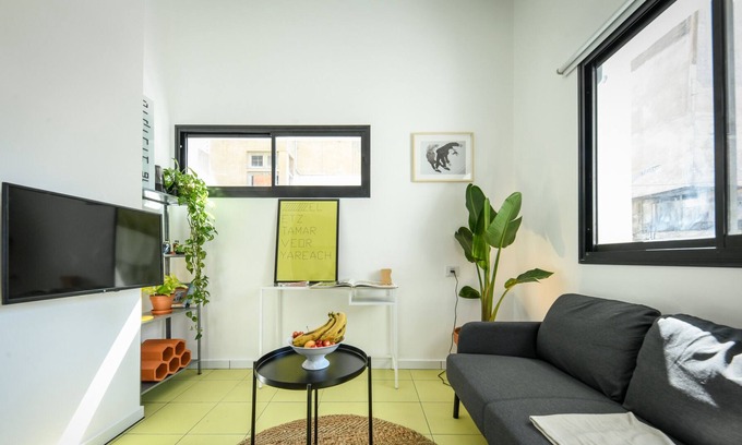 Haifa Apartment | Chic Red Studio w Balcony near Talpiot Market