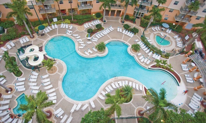 Survey Creek Resort | Chic resort in fabulous Pompano Beach with fitness room, WiFi @ Palm-Aire