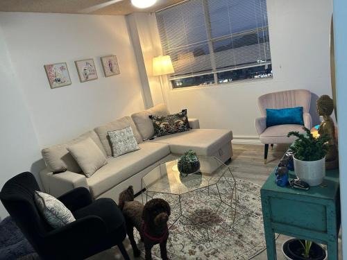 Granville Apartment | Chic Retreat in Granville - steps to train !