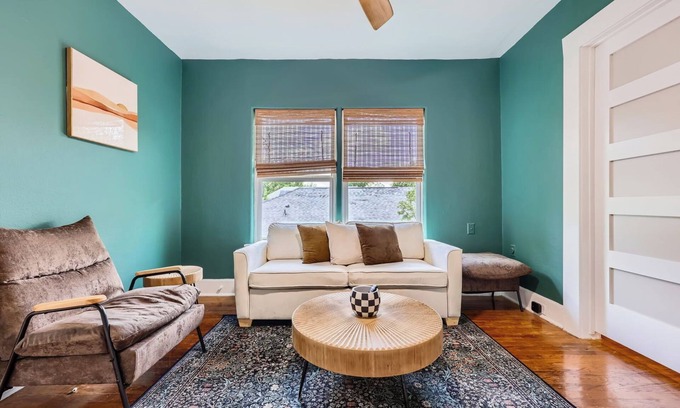 Oak Cliff Apartment | Chic Retreat in Historic Oak Cliff – Cozy&Central!