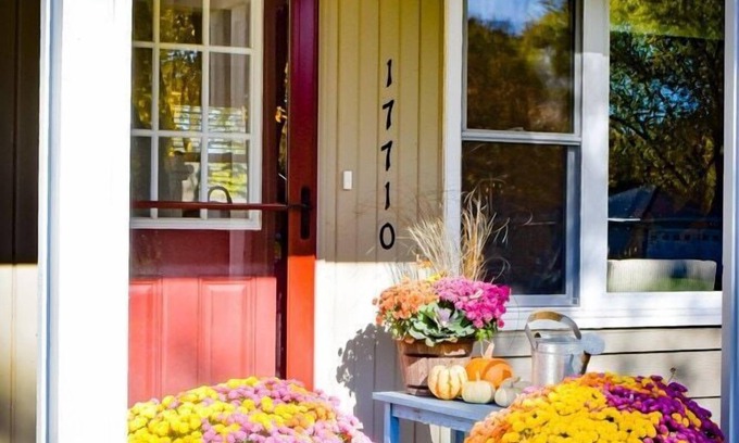 Plymouth House | "Chic Retreat" w/Home Office & Gym by Roxy Rentals