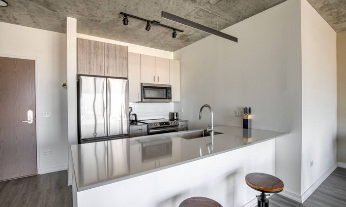 Killgubbin Apartment | Chic River North 1BR w/ Fitness Center, 1 block to L, by Blueground