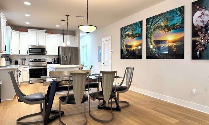 Five Points House | Chic Riverside Residence