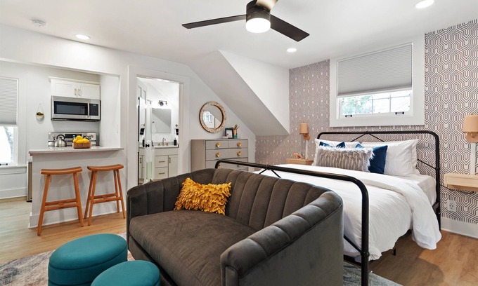 Hillsboro Village House | Chic Second Floor Studio in Prime Location Walkable to Vanderbilt & Belmont