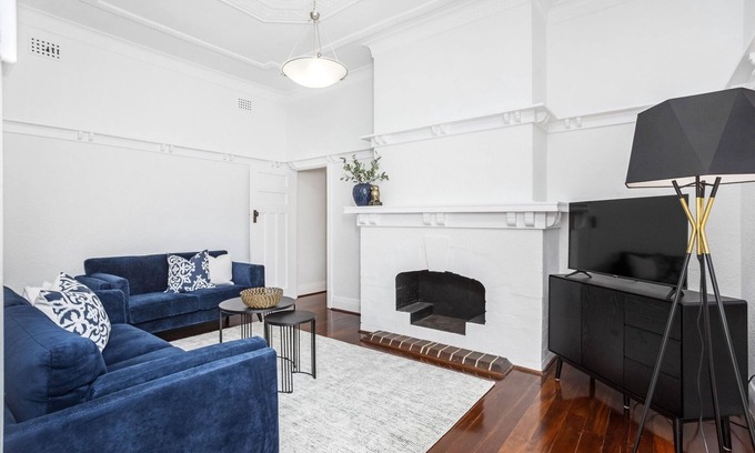 West Perth House | Chic Semi-Detached 2-Bed Home with Outdoor Dining