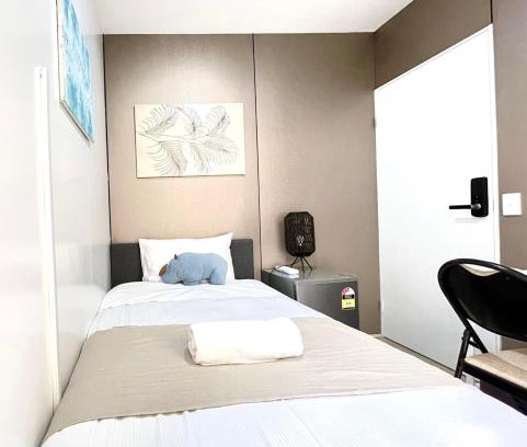 Pymble House | Chic Single Room - Convenient Spot at Pymble - Shared Bathroom