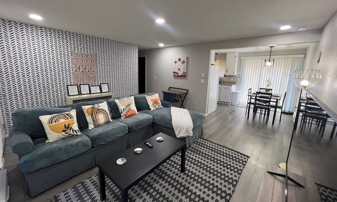 Puyallup Apartment | 🔥CHIC, SPACIOUS, PRIVATE STAY: GREAT LOCATION🔥