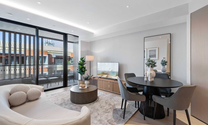St Kilda Apartment | Chic St Kilda Retreat, Close to Beach & Eats