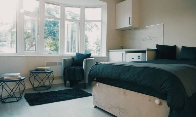 South Harrow Apartment | Chic Studio Retreat: Your Luxury Getaway