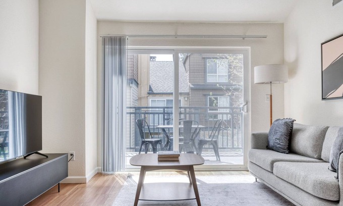 Morse Park Apartment | Chic Sunnyvale 2BR w/ W/D, Pool & Gym, walk to Google, by Blueground