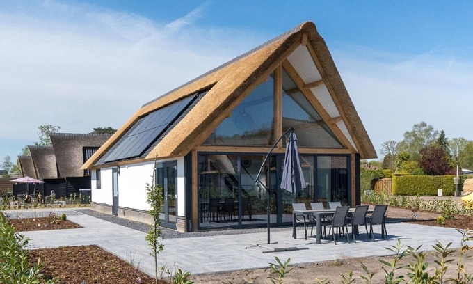 Baarle-Nassau House | Chic Thatched-Roof Stay
