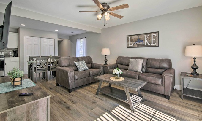 Kimberling City House | Chic Townhome ~ 6 Mi to Talking Rocks Cavern!