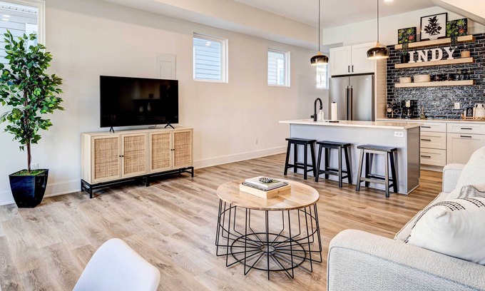 Windsor Park House | Chic Townhouse 2 Mi to Downtown Indianapolis
