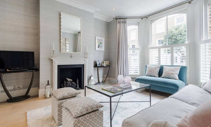 Northcote House | Chic Wandsworth Home with Patio