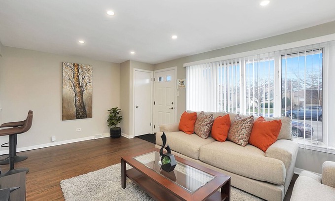 Forestview House | Chicago FHS Rental - Narragansett